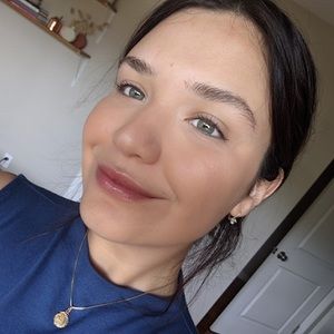 Meet your Posher, Gabriela